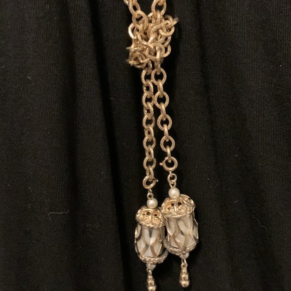 Vintage Gold tone necklace w/ lantern pendants and two spring clasps - Picture 2 of 11